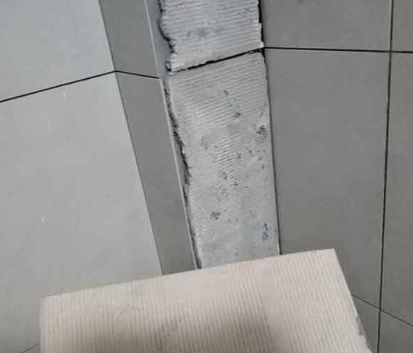 商丘市瓷砖空鼓维修公司分享下厨房瓷砖脱落的补救措施。
